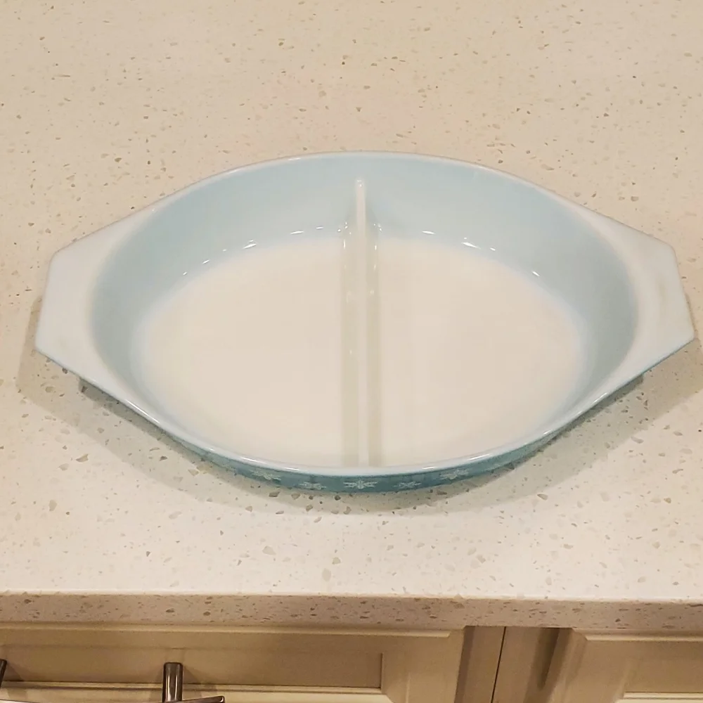 Pyrex, Turquoise Blue, White Snowflake, 1.5 Quart Divided Dish, Minor Wear, EUC